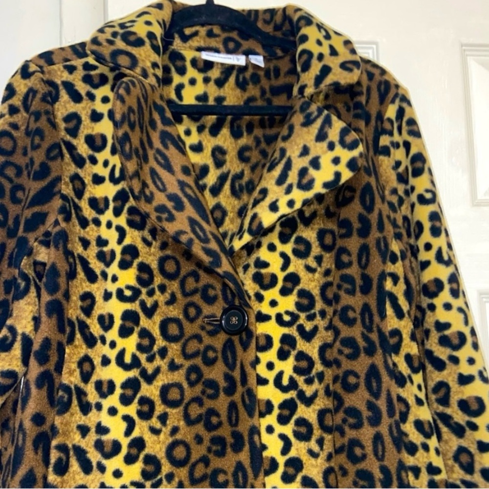 Leopard print fleece like material jacket size meduim